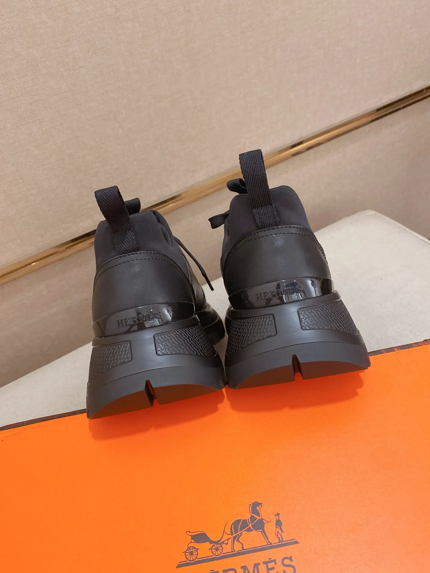 Men's clothing and shoes💰: 600💰《HERMES》【Classic original order·Version】Hermès; top 🔝purchasing agent🔍🔍men's latest 🇺🇸 counter sales simultaneously, imported from Italy original ▲▲cowhide ▲▲ (high-end, nobility, class) ) Exquisite workmanship (Italian 🇮🇹 imported water-dyed 🐂 cowhide lining) sole: original sole provided by the original factory, ⚠️exclusive double-layer activity·TPR·rubber·combined molded outsole; super comfortable·wear-resistant·non-slip·environmental protection The real thing is more beautiful if you take the real thing (high quality, follow the order). You can enter and exit the counter at will * Number of yards: 38-44 (can be customized 45-46, non-returnable)